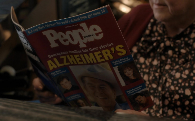 People Weekly Magazine in For All Mankind S03E07 Bring It Down (2022)