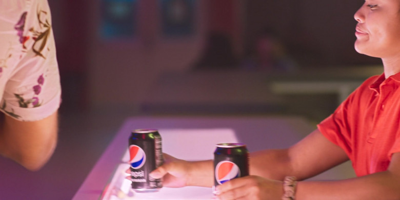 Pepsi Zero Sugar Carbonated Soft Drinks Cans in My Fake Boyfriend (2)