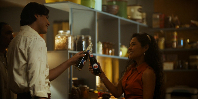 RC Cola Soda Bottles in Dark Winds S01E04 Hooghandi (1)