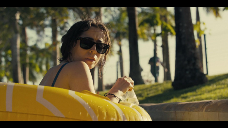 Ray-Ban Wayfarer Women’s Sunglasses of Cristin Milioti as Emma in The Resort S01E01 The Disappointment of Time (2)