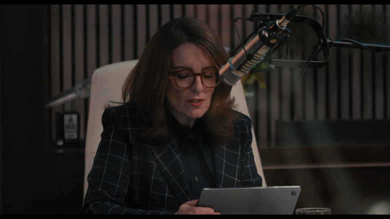 Samsung Galaxy Tablet Used by Tina Fey as Cinda Canning in Only Murders in the Building S02E06 Performance Review (1)