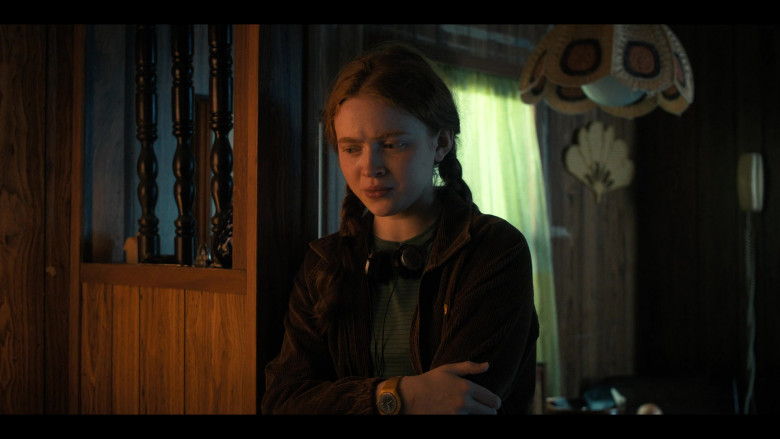 Swatch Yellow Watch of Sadie Sink as Max Mayfield in Stranger Things S04E08 Chapter Eight Papa (1)