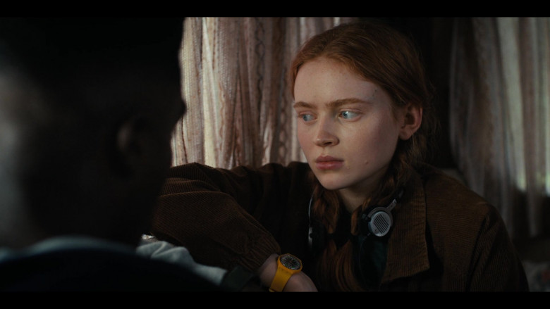 Swatch Yellow Watch of Sadie Sink as Max Mayfield in Stranger Things S04E08 Chapter Eight Papa (3)