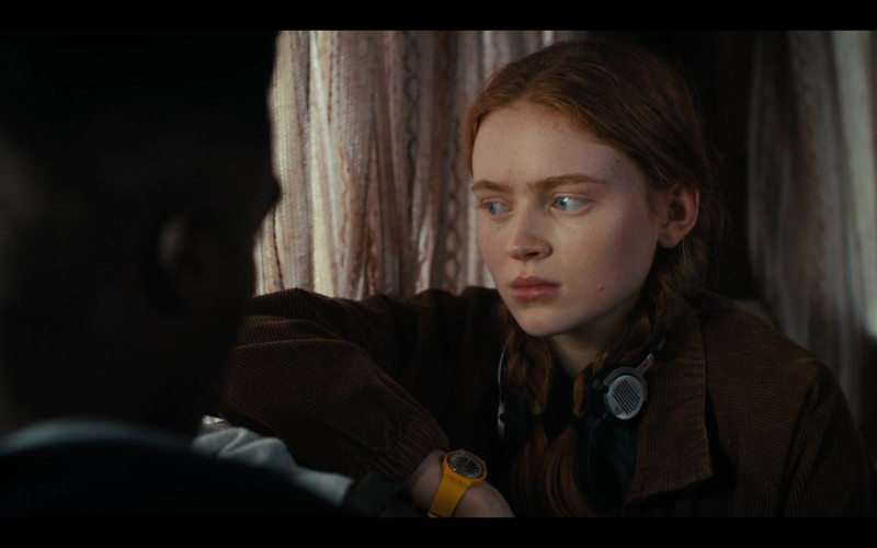 Swatch Yellow Watch of Sadie Sink as Max Mayfield in Stranger Things S04E08 Chapter Eight Papa (3)