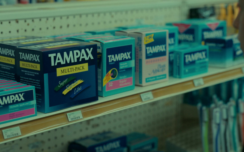 Tampax Tampons in Paper Girls S01E05 "A New Period" (2022)