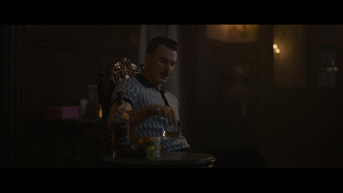 The Glenlivet 18 Year Old Whisky Enjoyed by Chris Evans as Lloyd Hansen in The Gray Man (2)