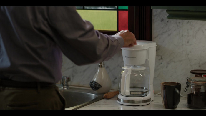 Toastmaster Coffee Maker in Virgin River S04E01 Be My Baby (2022)