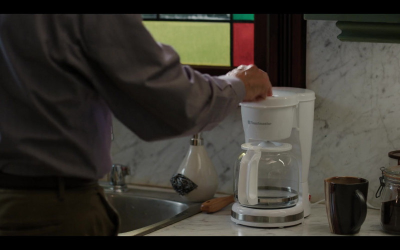 Toastmaster Coffee Maker in Virgin River S04E01 Be My Baby (2022)