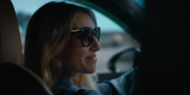 Tom Ford Sunglasses of Ari Graynor as Caroline in Surface S01E02 Muscle Memory (2)