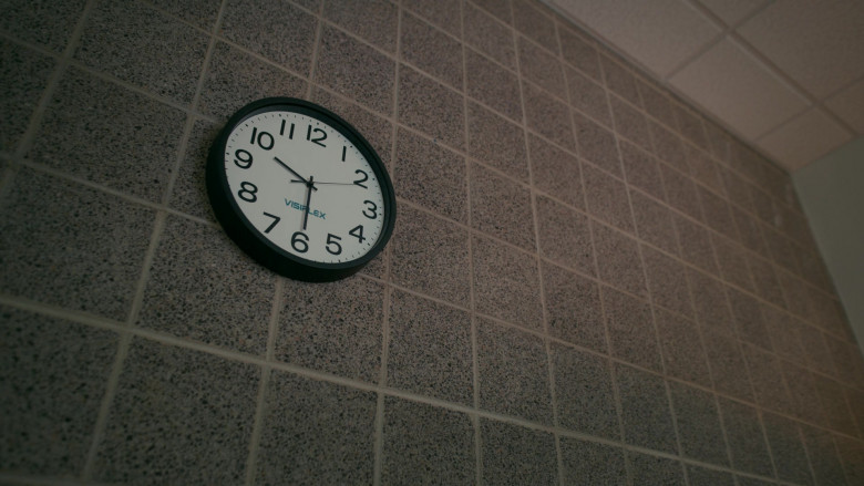 Visiplex Clock in Paper Girls S01E04 It Was Never About the Corn (2022)
