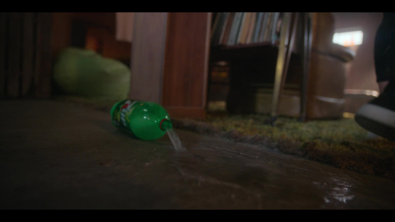 7UP Soda Bottle in Locke & Key S03E04 Deep Cover (4)