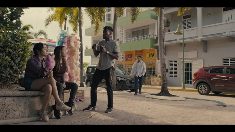 Adidas Men's Sneakers of William Jackson Harper as Noah in The Resort S01E06 Hünch Fò Llub Seeth (2022)