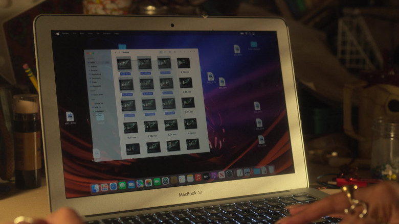 Apple MacBook Air Laptop in Pretty Little Liars Original Sin S01E08 Chapter Eight Bad Blood (2)