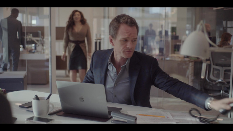 Apple MacBook Laptops Used by Cast Members in Uncoupled S01E04 Chapter 4 (4)