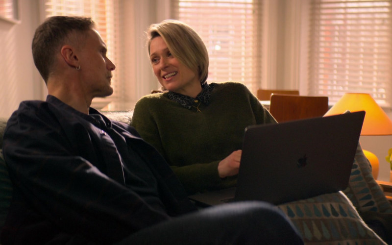Apple MacBook Laptops in Trying S03E06 Feelings Are the Worst (1)