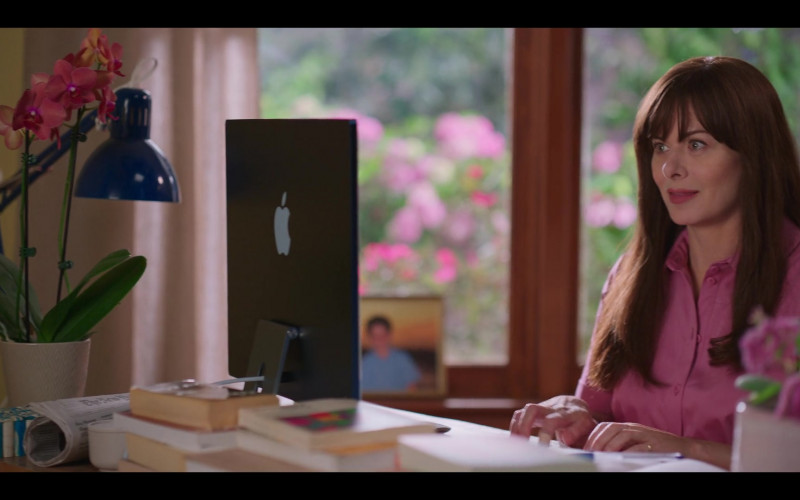 Apple iMac 24-inch M1 chip AIO Computer Used by Debra Messing as Jessica Goldman in 13 The Musical (2022)
