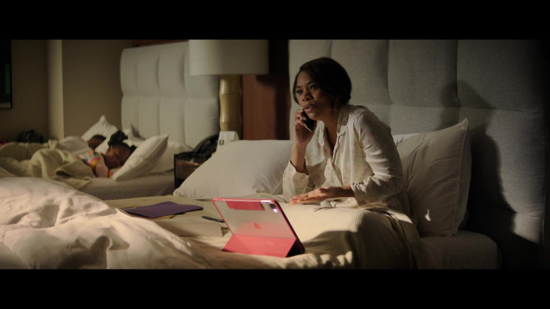 Apple iPad Tablet of Regina Hall as Maya Fisher in Me Time (2)