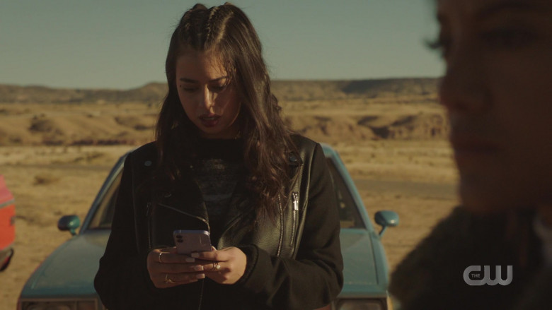 Apple iPhone Smartphone in Roswell, New Mexico S04E10 Down in a Hole (2022)