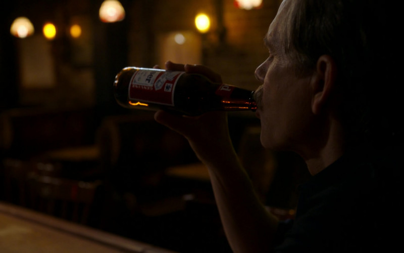 Budweiser Beer Enjoyed by Kevin Bacon as FBI Agent John ‘Jackie' Rohr in City on a Hill S03E01 Gods and Monsters (1)