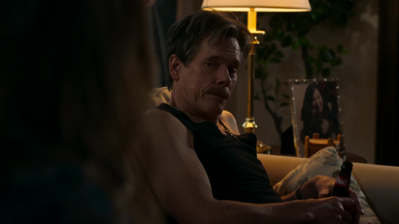 Budweiser Beer Enjoyed by Kevin Bacon as FBI Agent John ‘Jackie' Rohr in City on a Hill S03E01 Gods and Monsters (2)