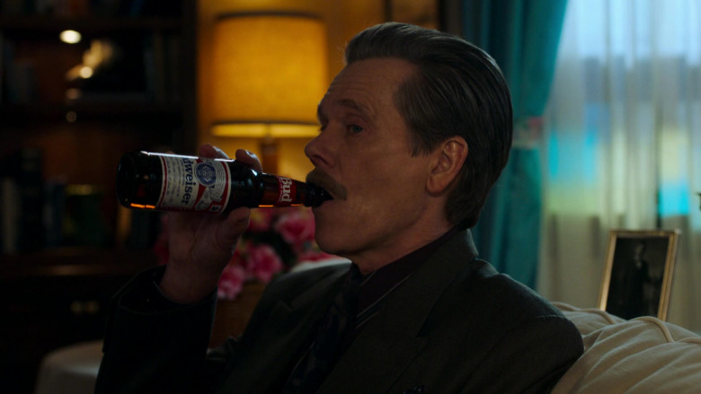 Budweiser Beer of Kevin Bacon as FBI Agent John ‘Jackie' Rohr in City on a Hill S03E02 A Program of Complete Disorder (2022)