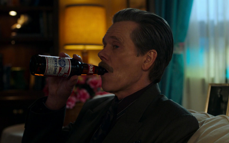 Budweiser Beer of Kevin Bacon as FBI Agent John ‘Jackie' Rohr in City on a Hill S03E02 A Program of Complete Disorder (2022)