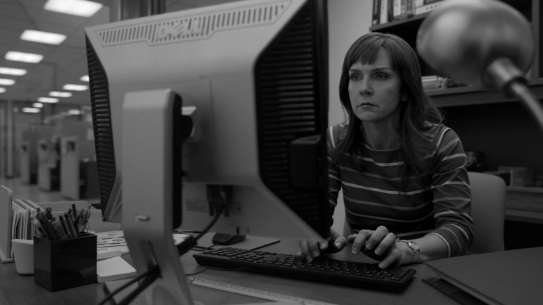 Dell Computer Monitor Used by Rhea Seehorn as Kim Wexler in Better Call Saul S06E12 Waterworks (1)