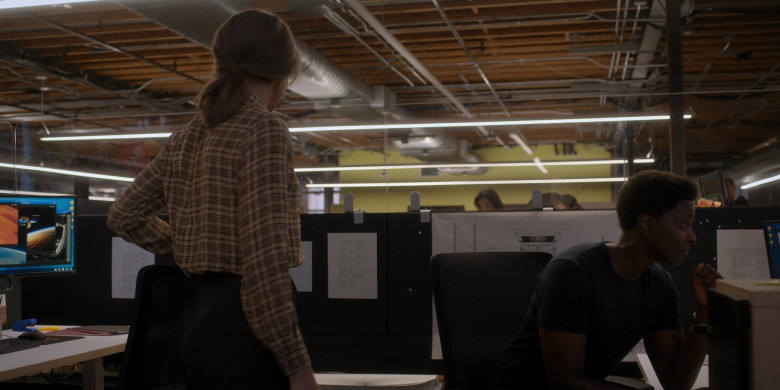 Dell Monitor in For All Mankind S03E09 Coming Home (2022)