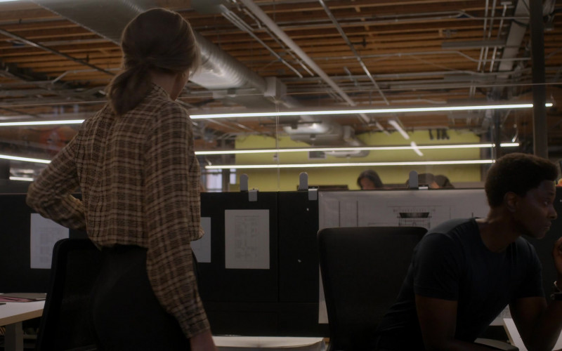 Dell Monitor in For All Mankind S03E09 Coming Home (2022)