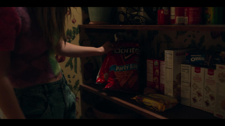 Doritos Nacho Cheese Party Size Chips and Oreo Cookies in Locke & Key S03E04 Deep Cover (2022)