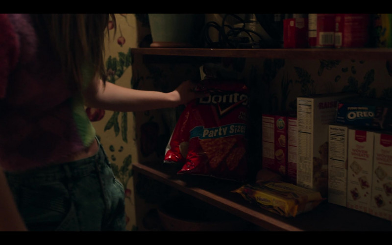 Doritos Nacho Cheese Party Size Chips and Oreo Cookies in Locke & Key S03E04 Deep Cover (2022)