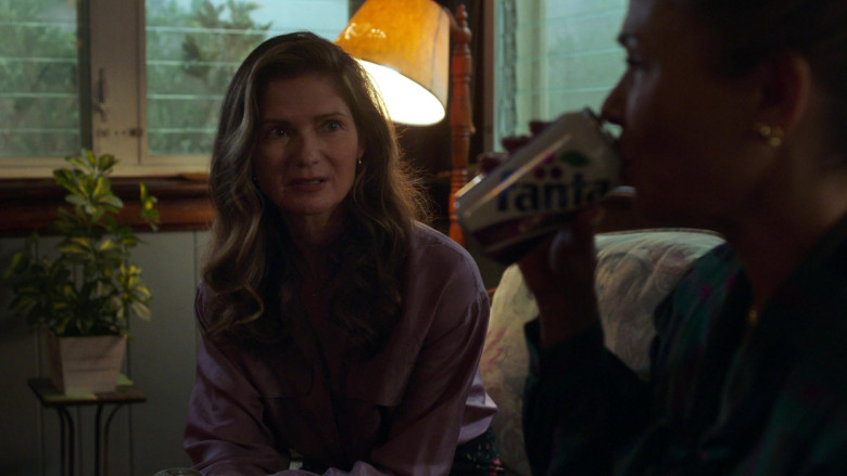 Fanta Grape Soda in City on a Hill S03E01 Gods and Monsters (1)