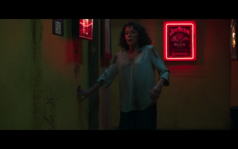 Jim Beam Black Label Kentucky Straight Bourbon Whiskey Sign in She-Hulk Attorney at Law S01E01 A Normal Amount of Rage (2022)