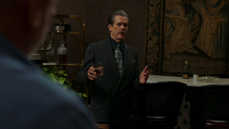 Johnnie Walker Blue Label Whisky Enjoyed by Kevin Bacon as FBI Agent John ‘Jackie’ Rohr in City on a Hill S03E01 (2)