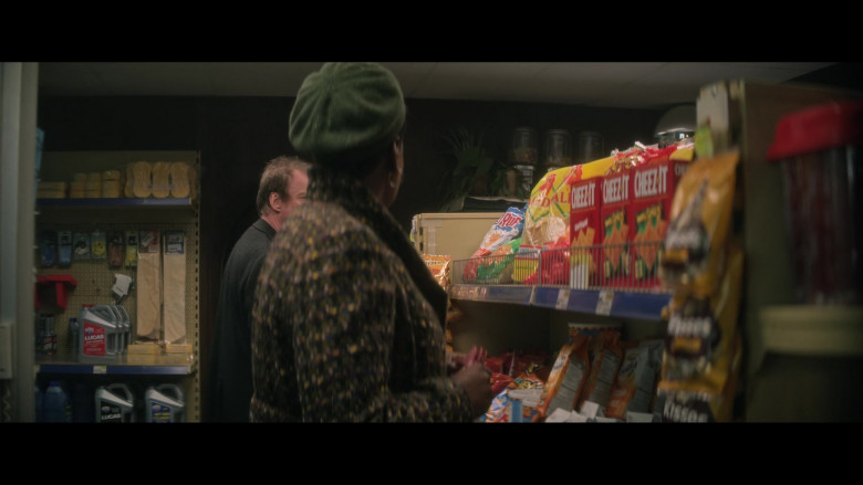Lucas Motor Oil, Ruffles Chips, Cheez-It Crackers, Cheetos, Pepperidge Farm Goldfish Crackers, Hershey’s Kisses Chocolate Candies in The Sandman S01E04 A Hope in Hell (2022)