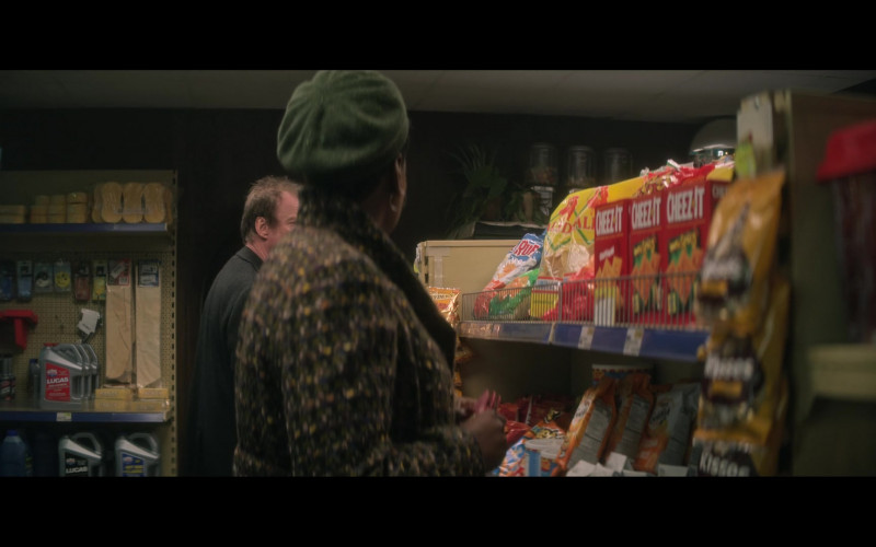 Lucas Motor Oil, Ruffles Chips, Cheez-It Crackers, Cheetos, Pepperidge Farm Goldfish Crackers, Hershey’s Kisses Chocolate Candies in The Sandman S01E04 A Hope in Hell (2022)