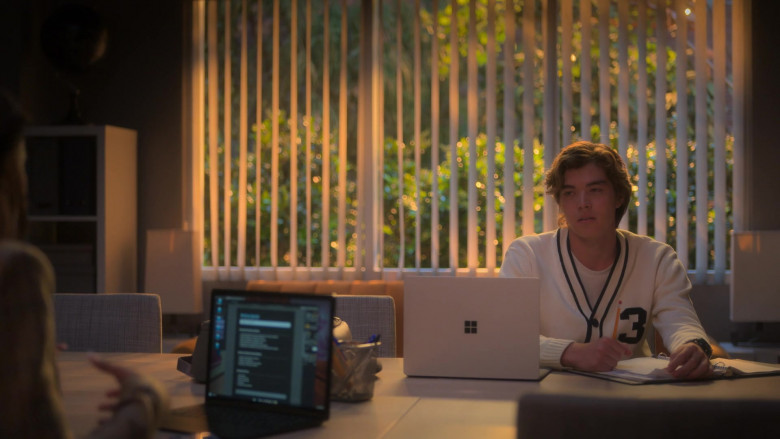 Microsoft Surface Laptops in Grown-ish S05E04 Look What U Started (4)
