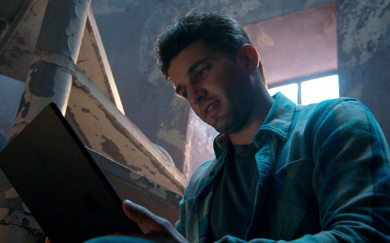 Microsoft Surface Tablet in Good Trouble S04E14 Life Is What Happens (2022)