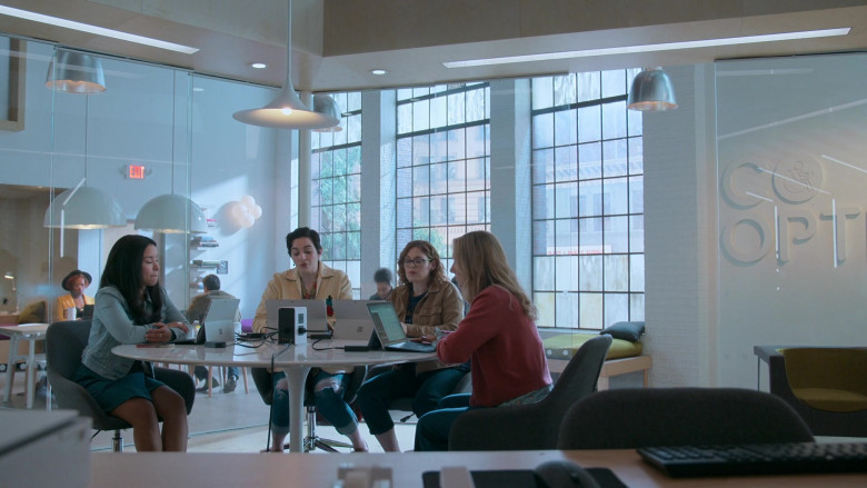 Microsoft Surface Tablets in Good Trouble S04E16 Mama Told Me (3)