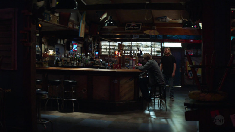 Miller Genuine Draft Signs in Animal Kingdom S06E11 Hit and Run (1)