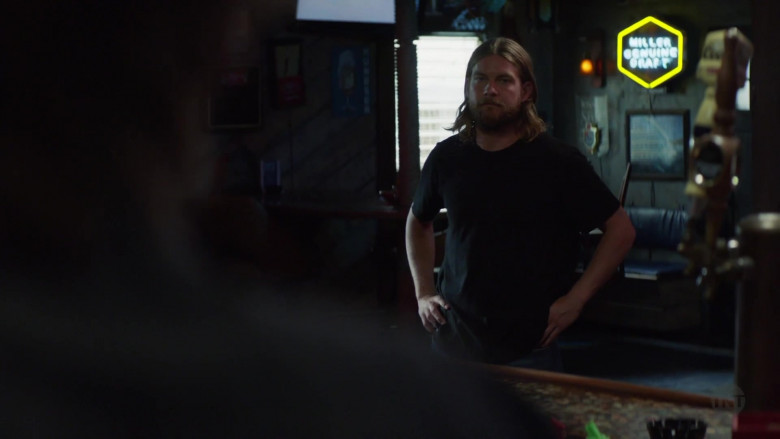 Miller Genuine Draft Signs in Animal Kingdom S06E11 Hit and Run (2)