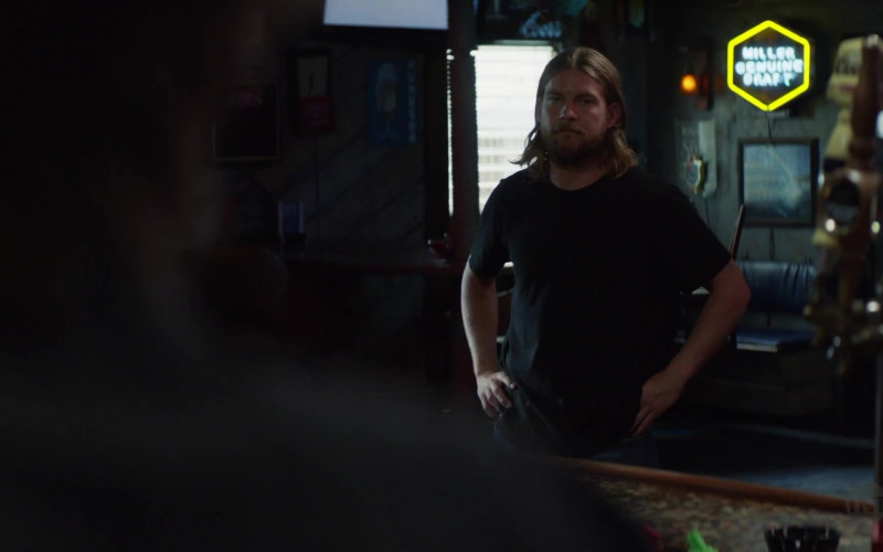 Miller Genuine Draft Signs in Animal Kingdom S06E11 Hit and Run (2)