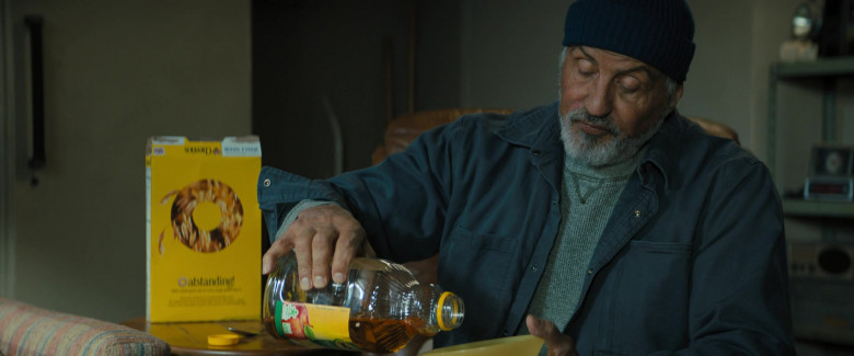 Mott's Apple Juice and Cheerios Cereal Enjoyed by Sylvester Stallone as Joe in Samaritan Movie (2)