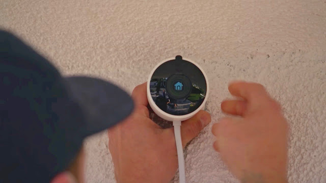 Nest Camera in Stay Here S01E07 "Palm Springs Time Machine" (2018)
