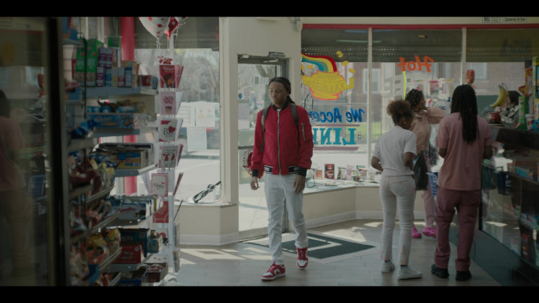 Nike Sneakers in The Chi S05E08 Sweet Thing (2022)