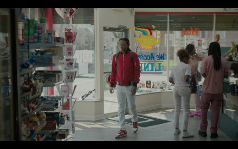Nike Sneakers in The Chi S05E08 Sweet Thing (2022)