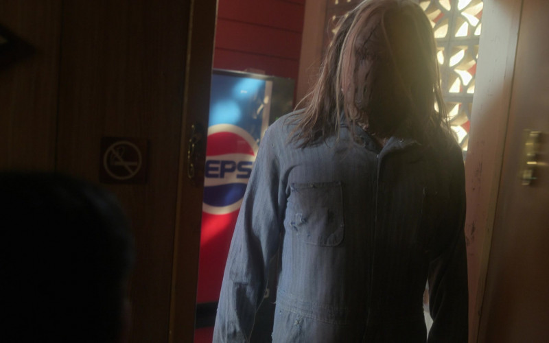 Pepsi Vending Machine in Pretty Little Liars Original Sin S01E10 Chapter Ten Final Girls (2022)