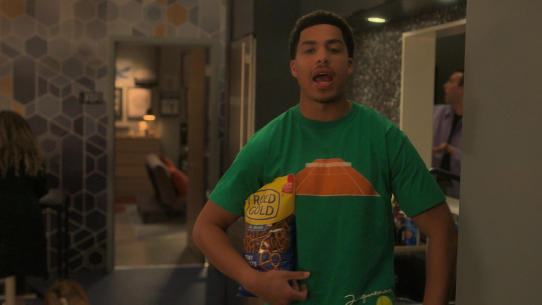 ROLD GOLD Original Tiny Twists Pretzels in Grown-ish S05E05 You Don't Know Me (1)