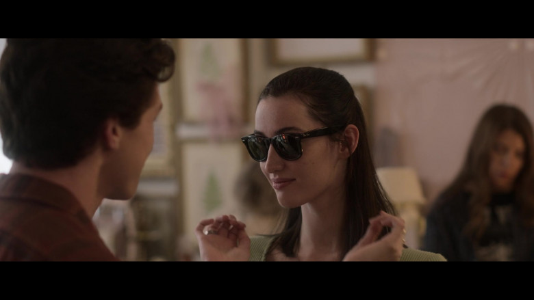 Ray-Ban Wayfarer Sunglasses in Echoes S01E03 Party (2022)