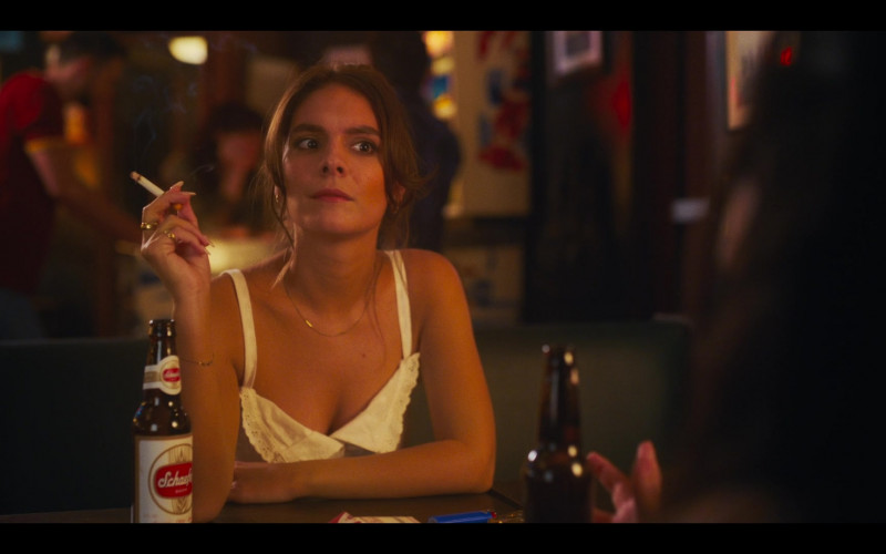 Schaefer Beer Enjoyed by Caitlin Stasey as Jill Shore in Bridge and Tunnel S02E04 Dance the Night Away (1)